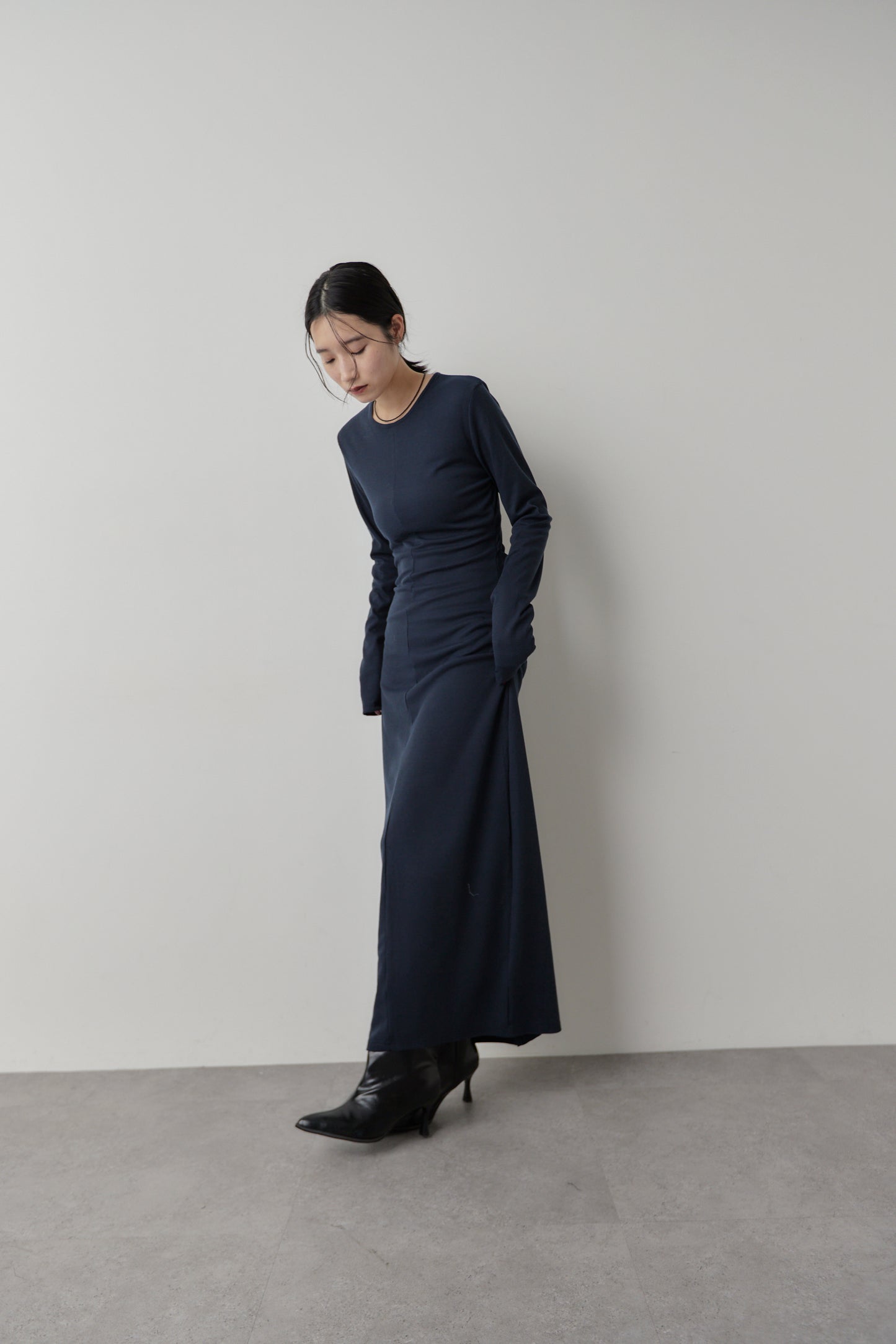 Long-sleeve back cut design dress