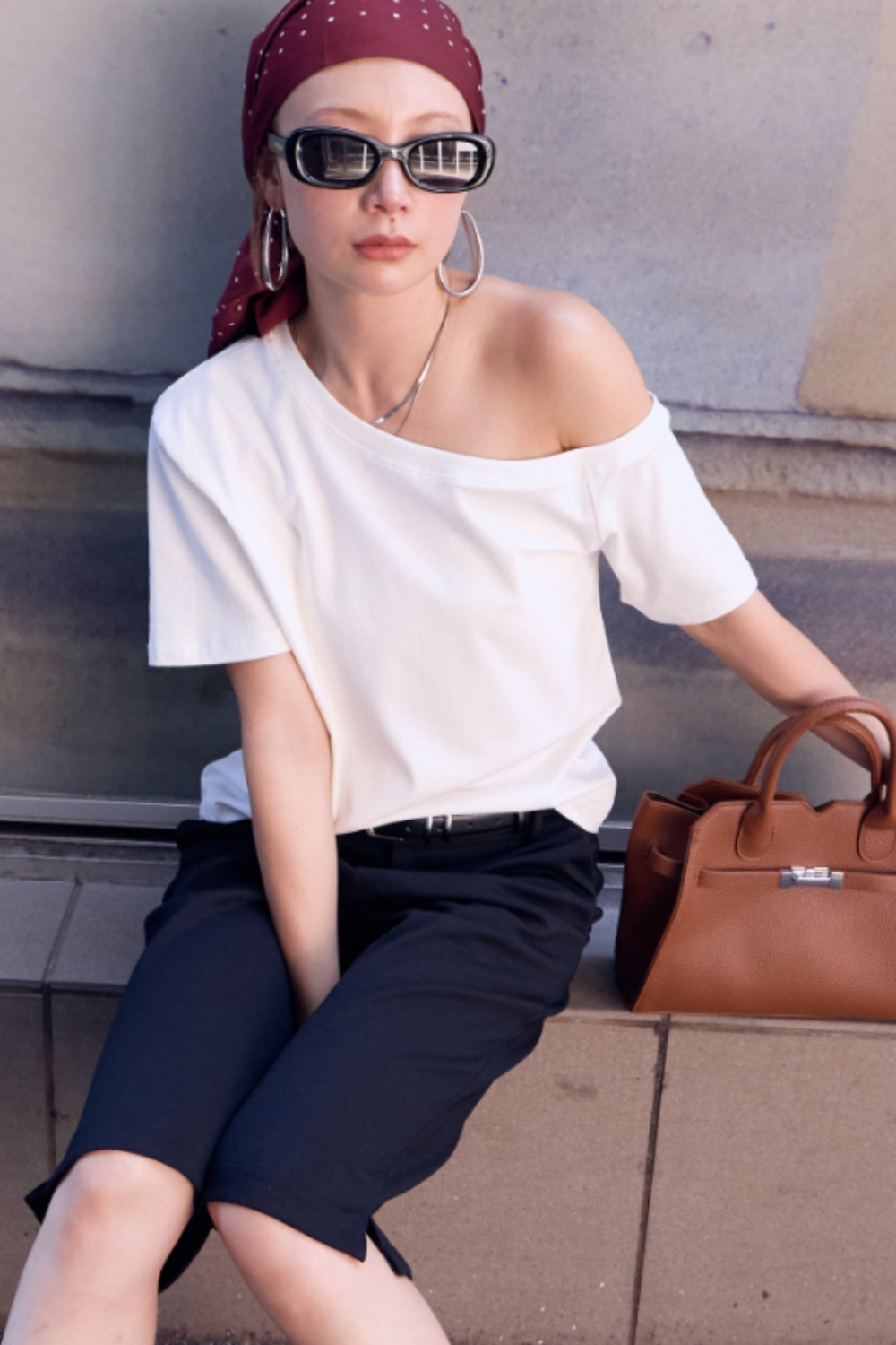 One-shoulder T-shirt