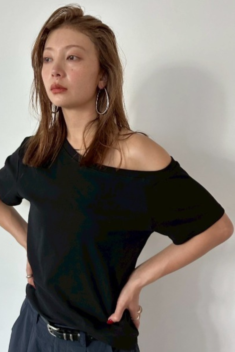 One-shoulder T-shirt