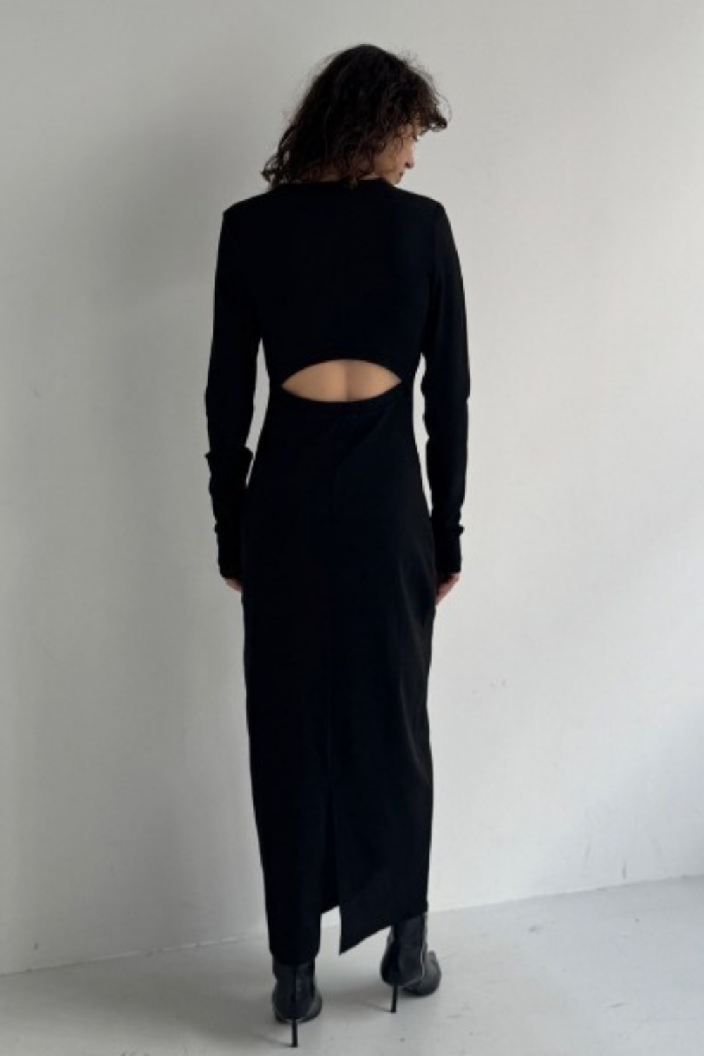 Long-sleeve back cut design dress