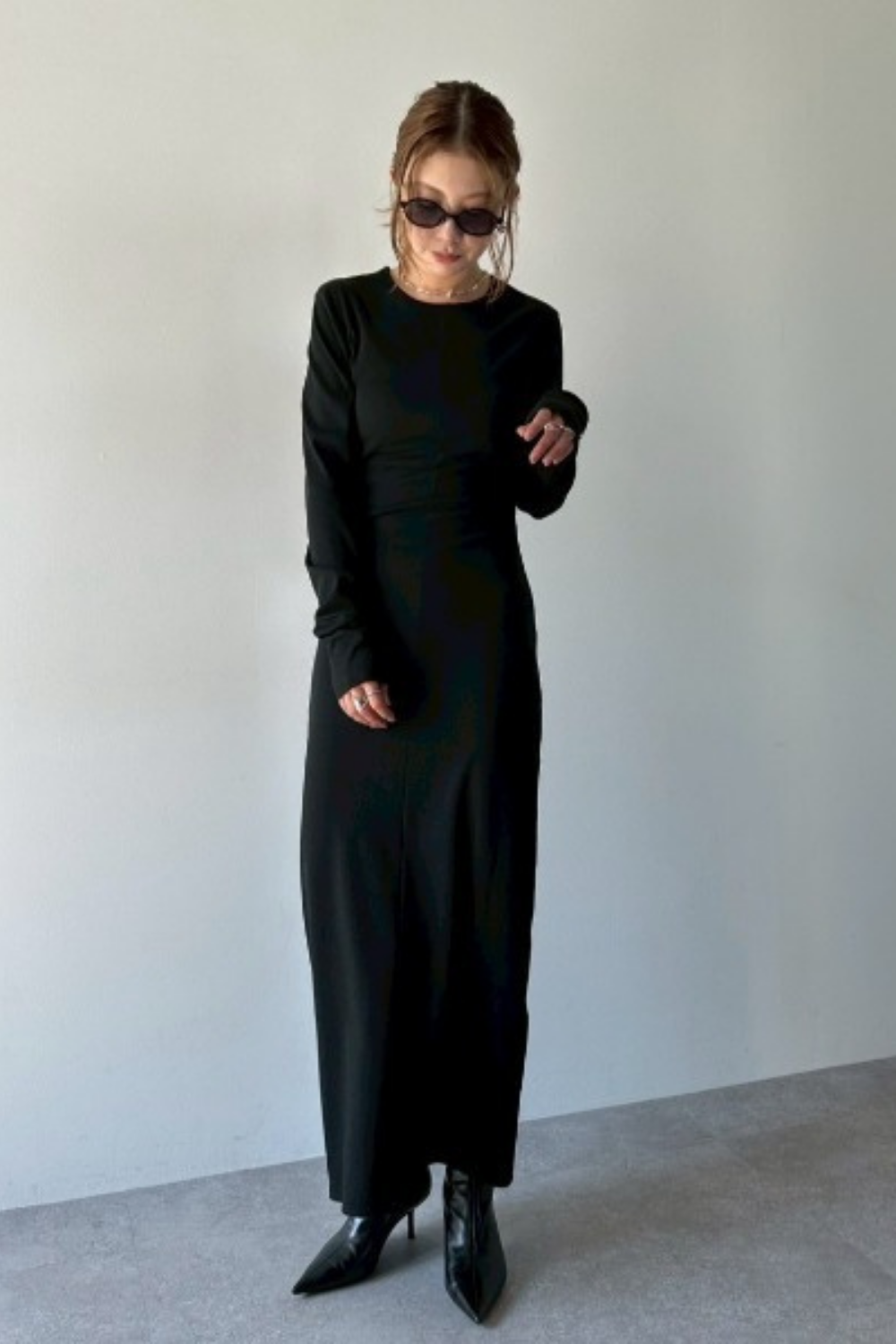 Long-sleeve back cut design dress