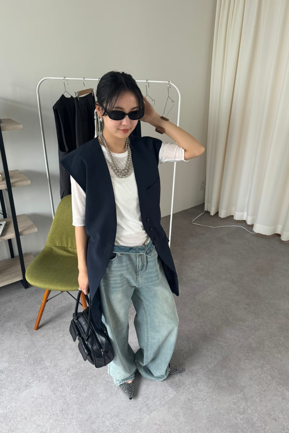 Wide shoulder no-collar vest