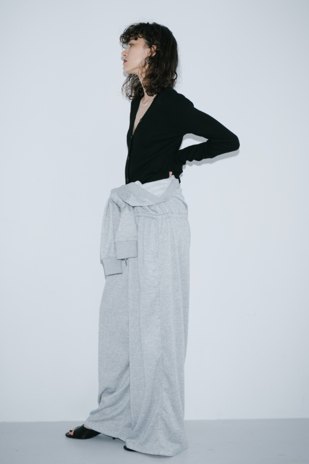 Front-button v-neck rib knit