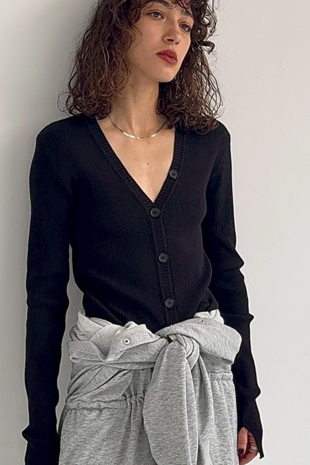 Front-button v-neck rib knit