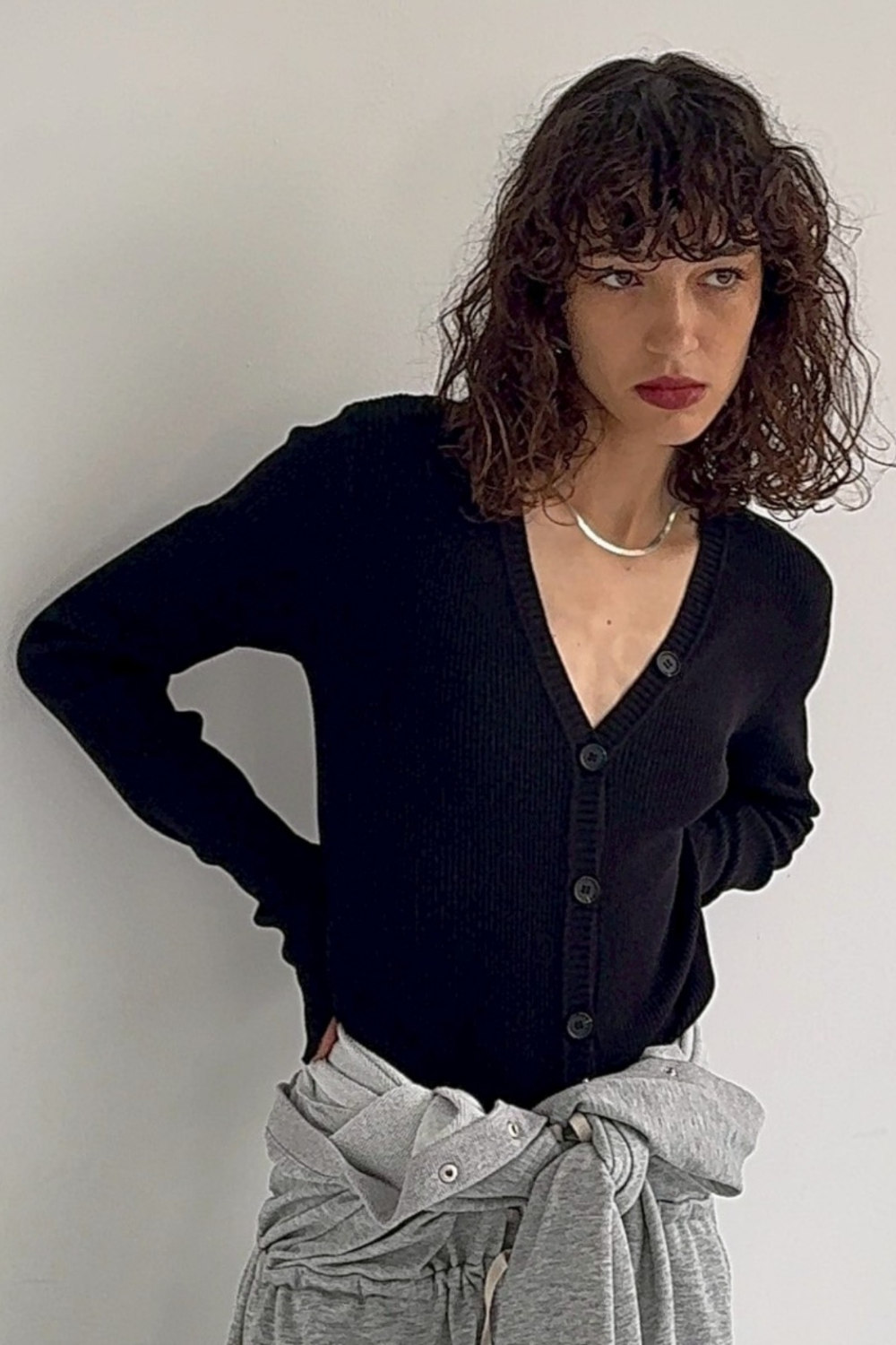 Front-button v-neck rib knit