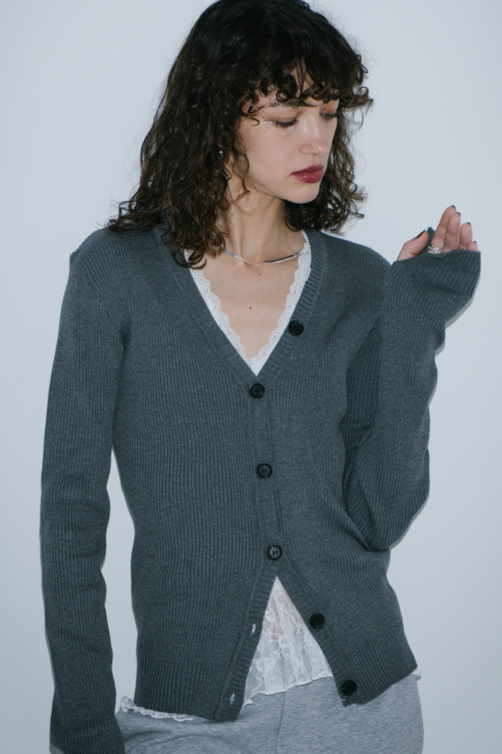 Front-button v-neck rib knit