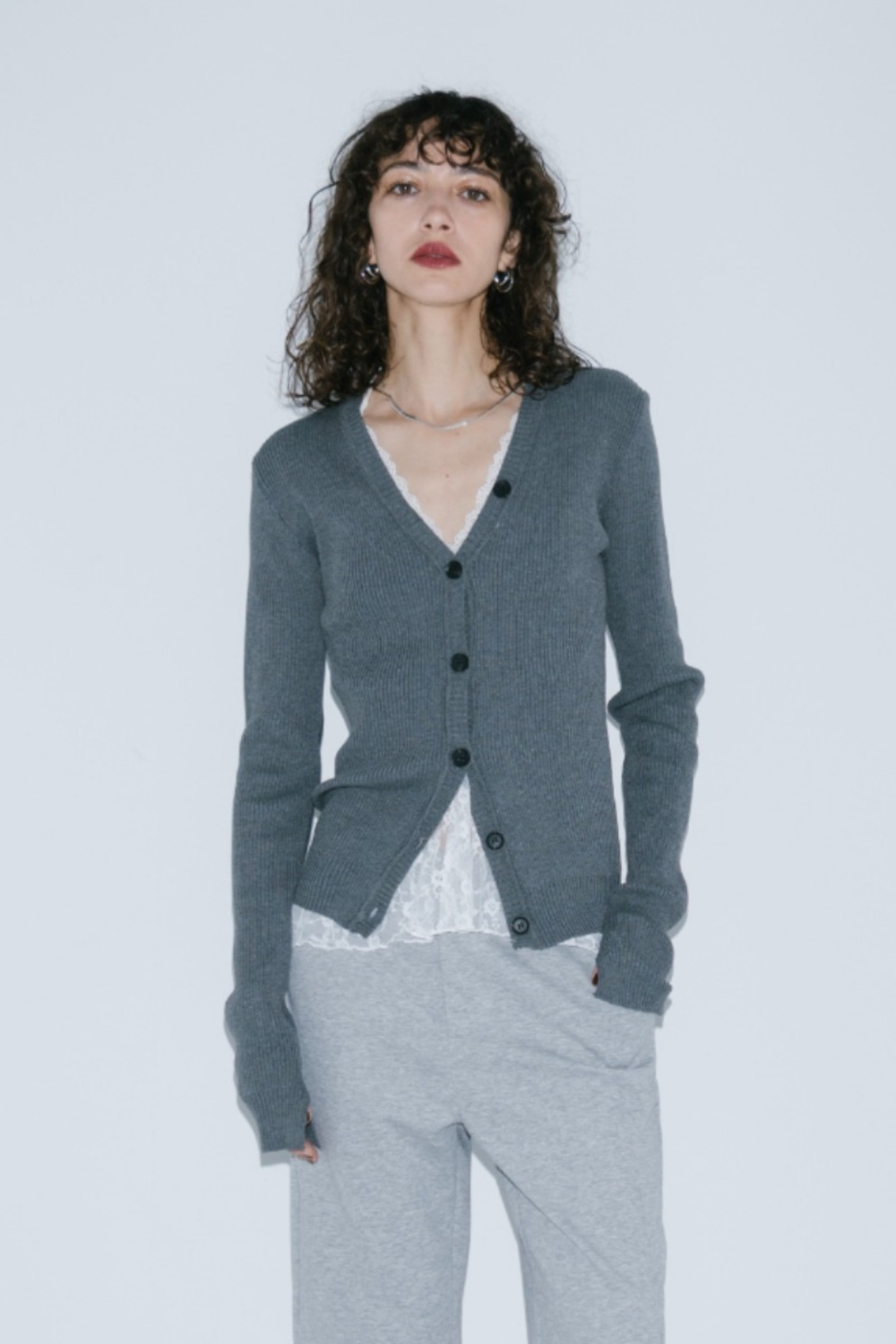 Front-button v-neck rib knit