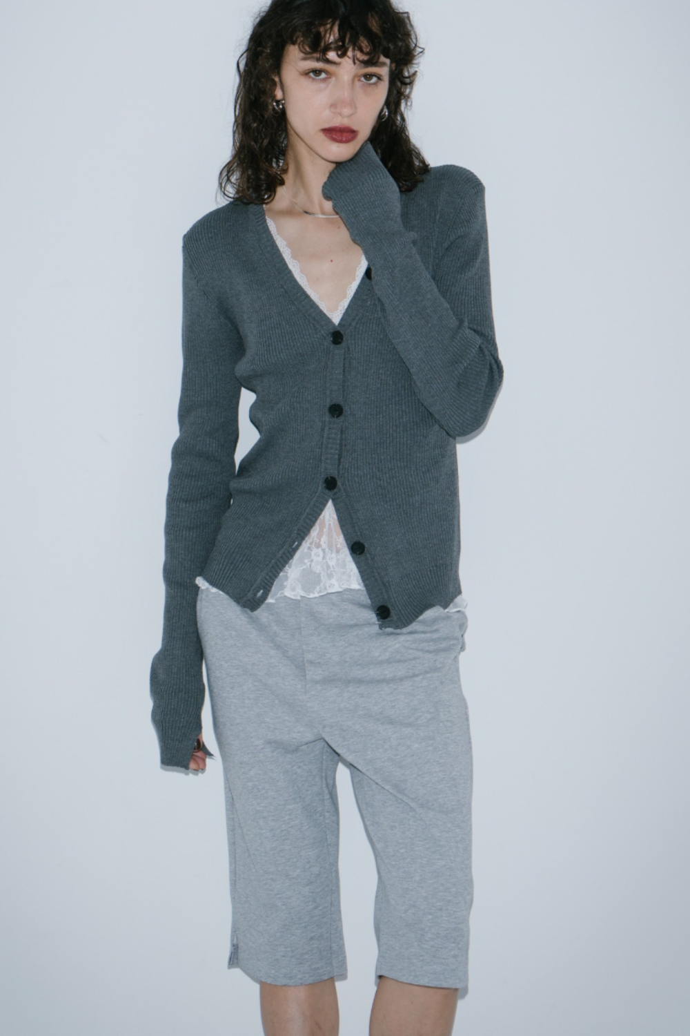 Front-button v-neck rib knit