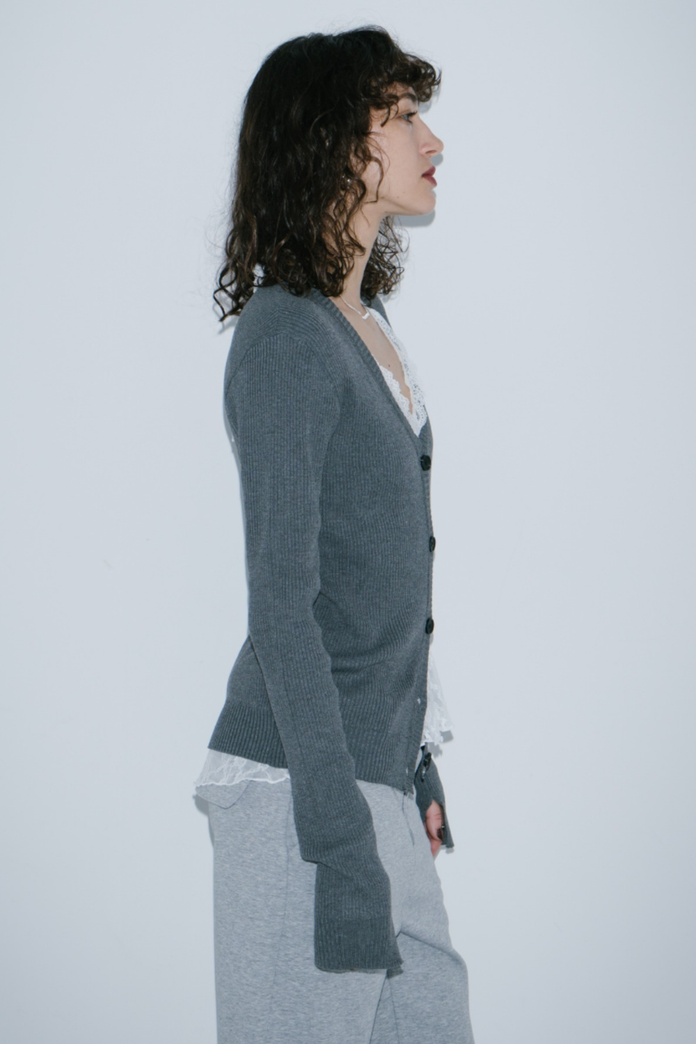 Front-button v-neck rib knit