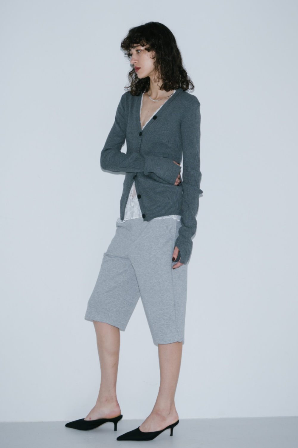 Front-button v-neck rib knit