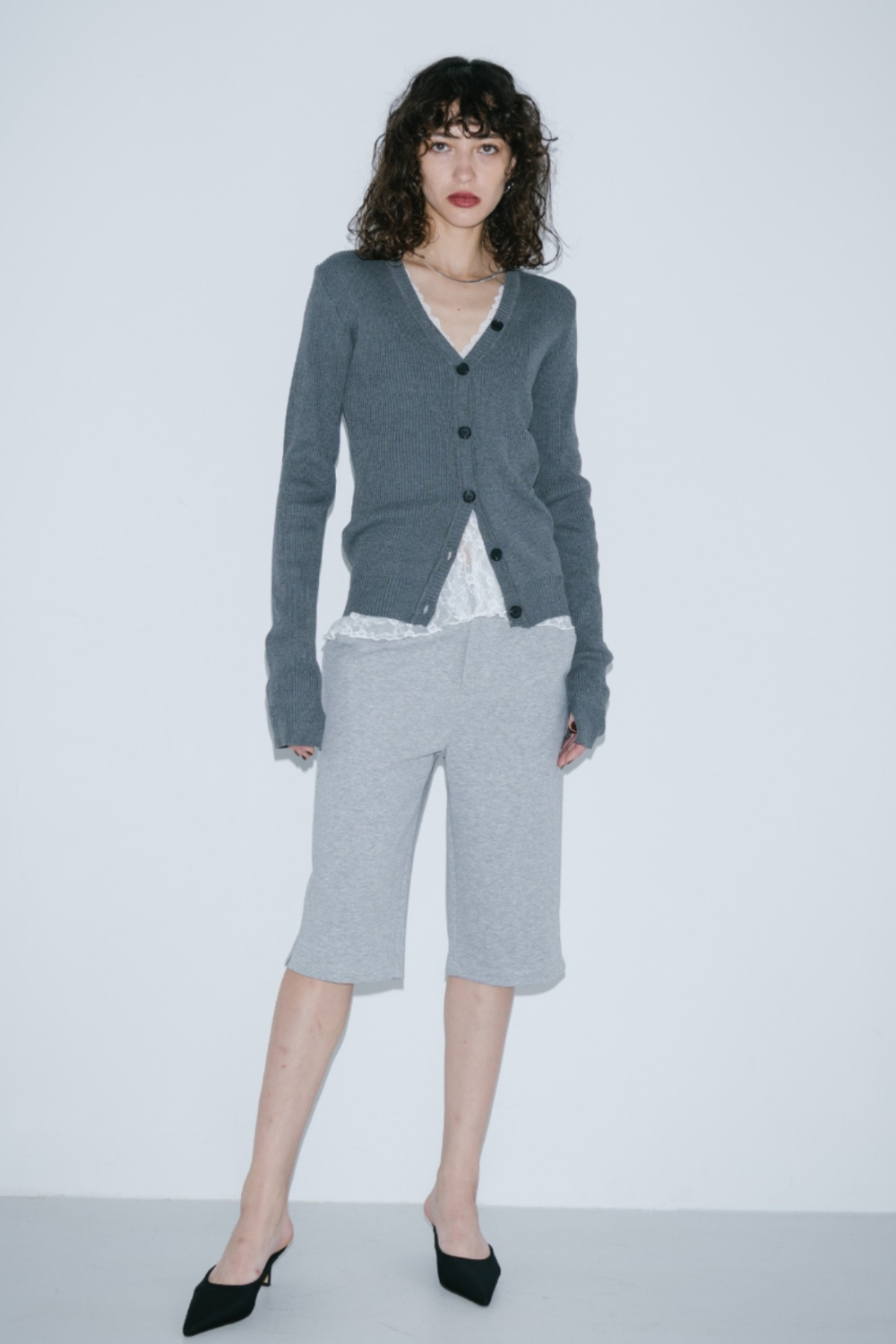 Front-button v-neck rib knit