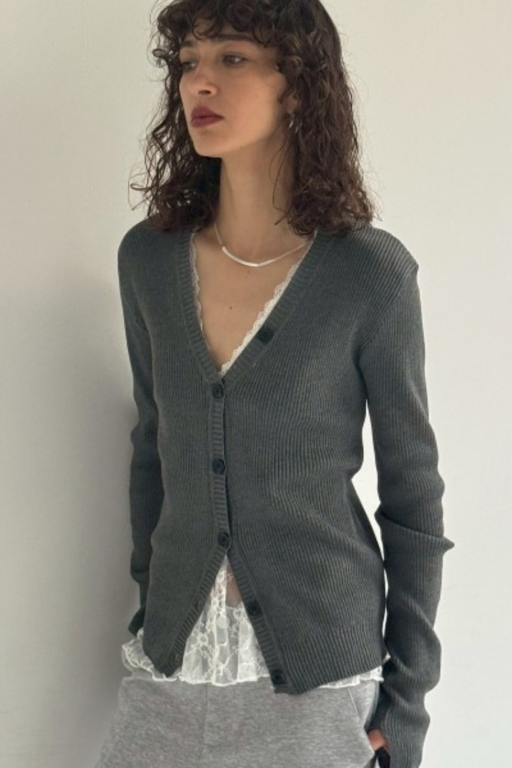 Front-button v-neck rib knit
