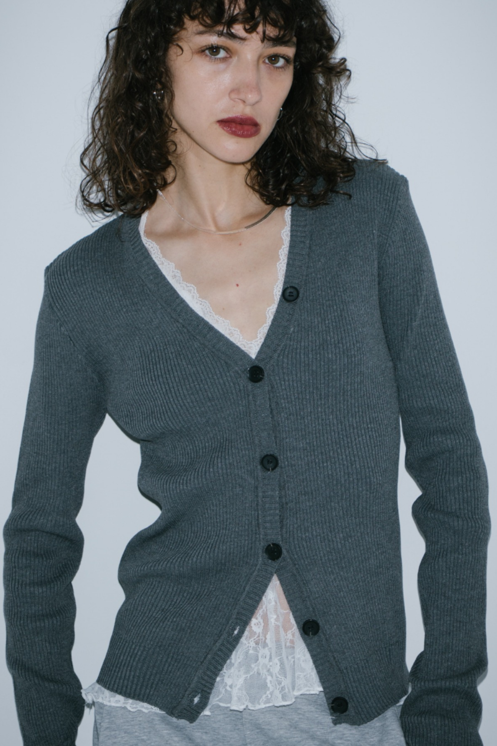 Front-button v-neck rib knit