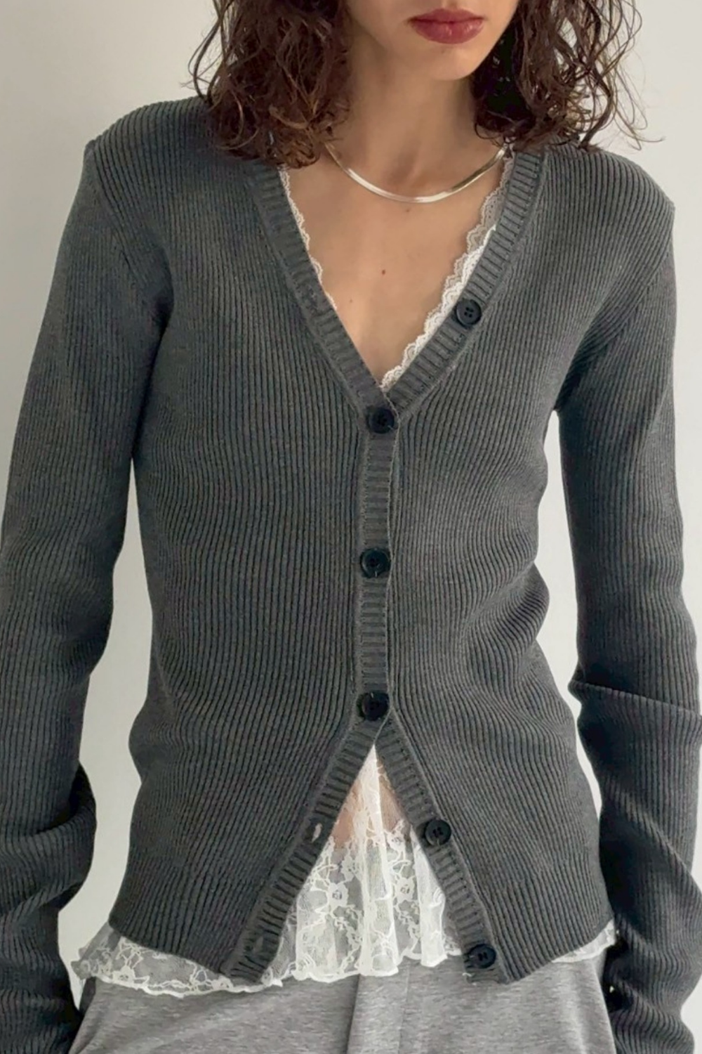Front-button v-neck rib knit