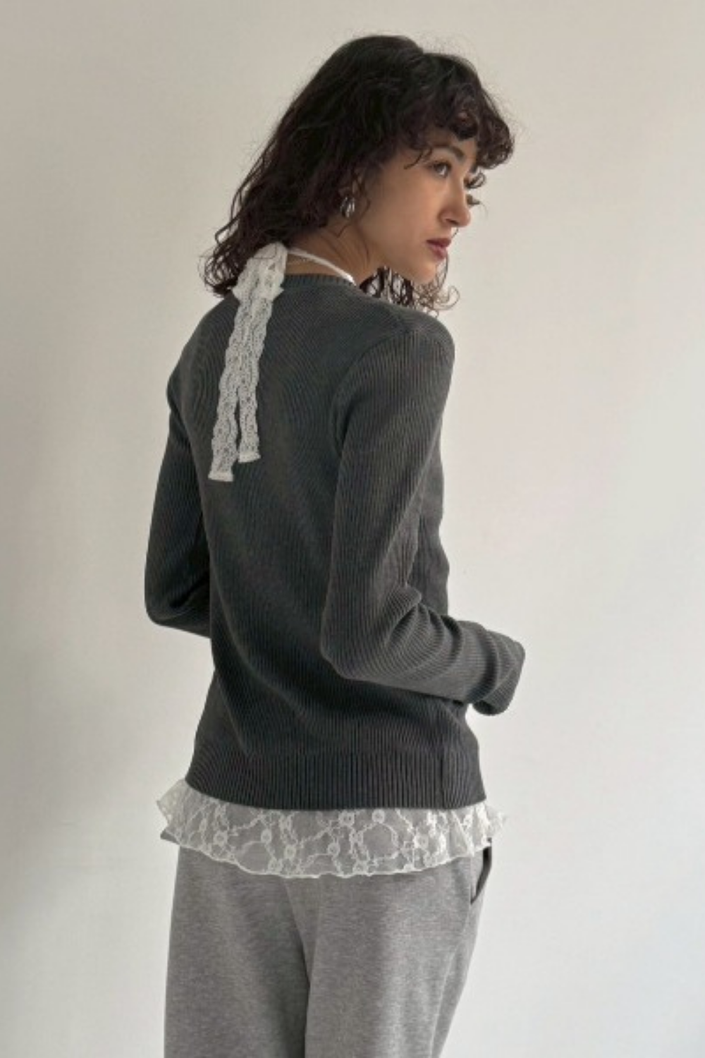 Front-button v-neck rib knit