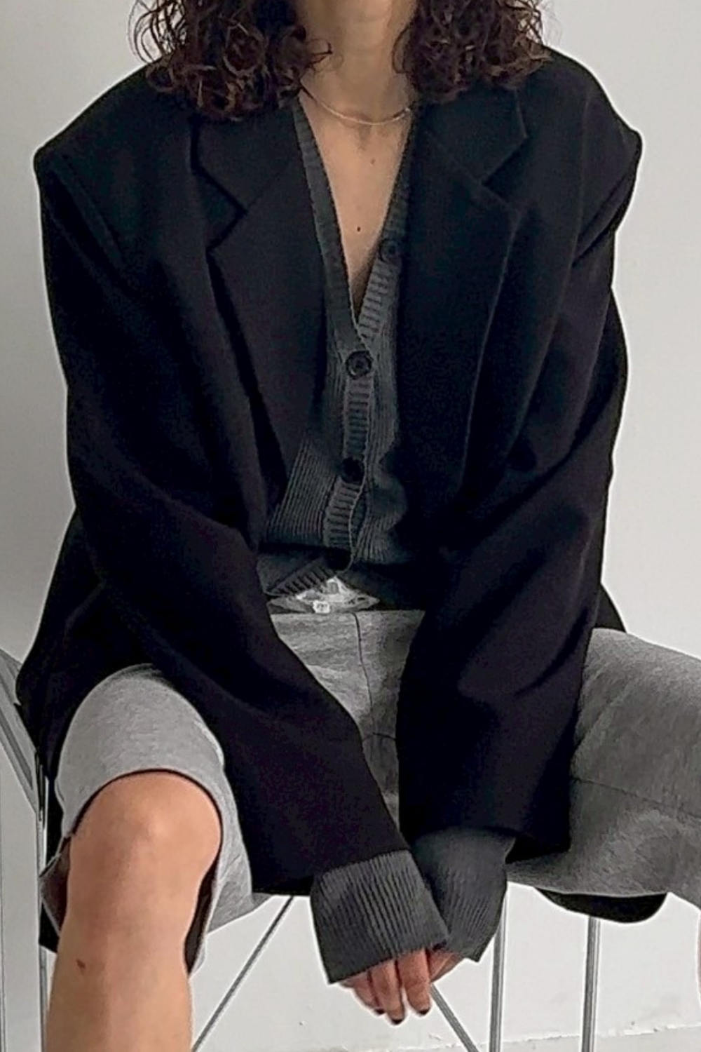 Front-button v-neck rib knit