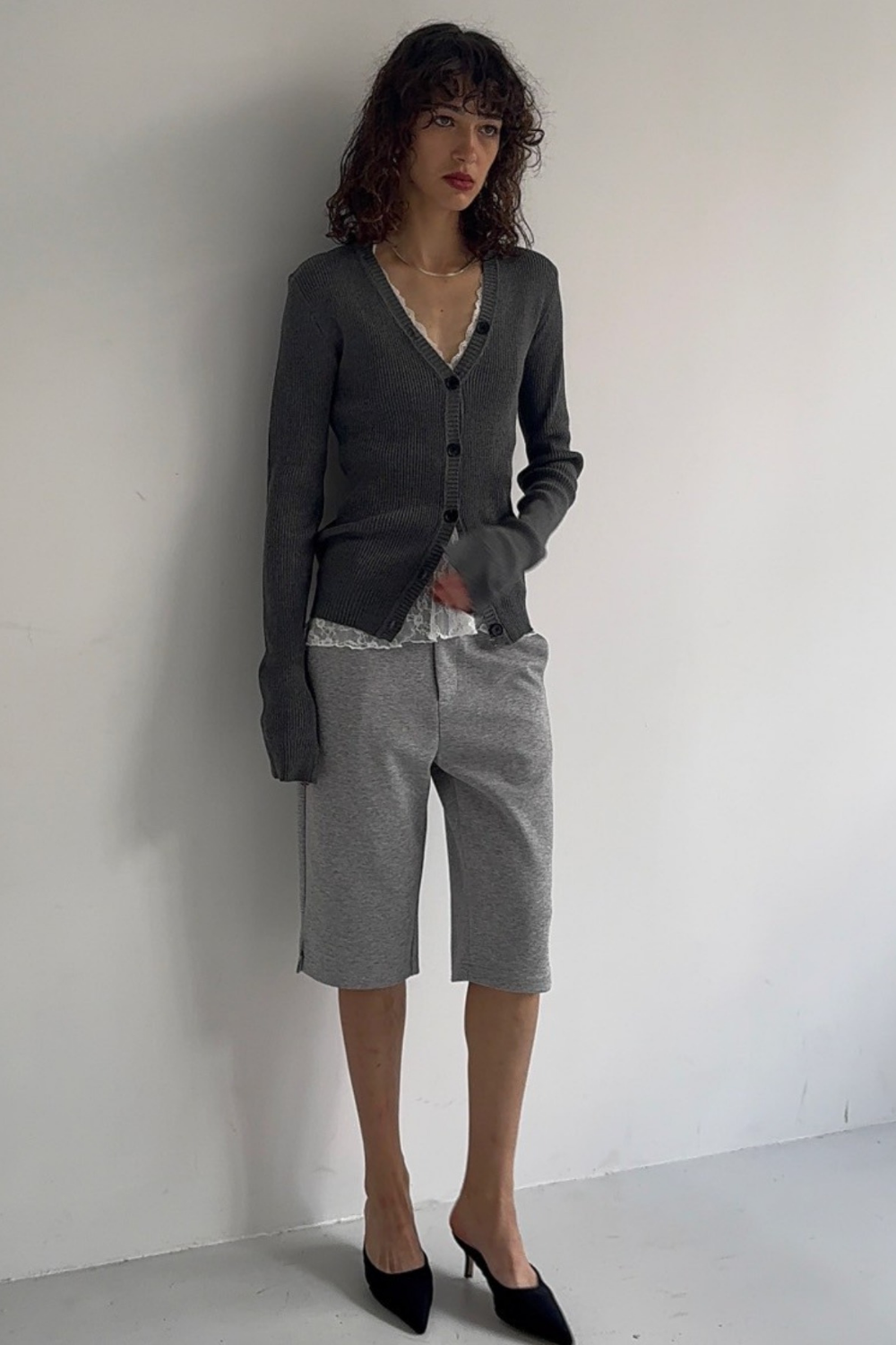 Front-button v-neck rib knit