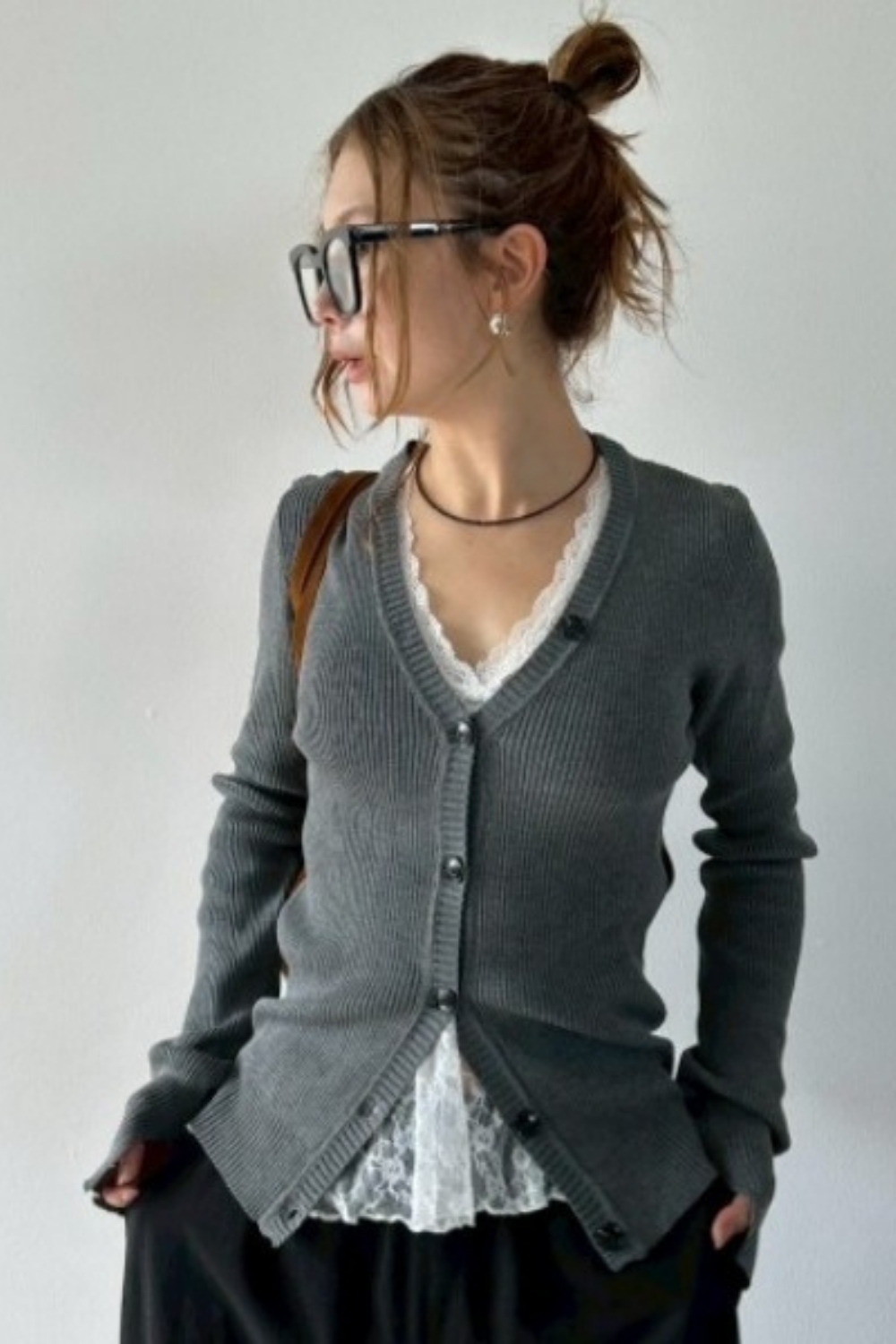 Front-button v-neck rib knit