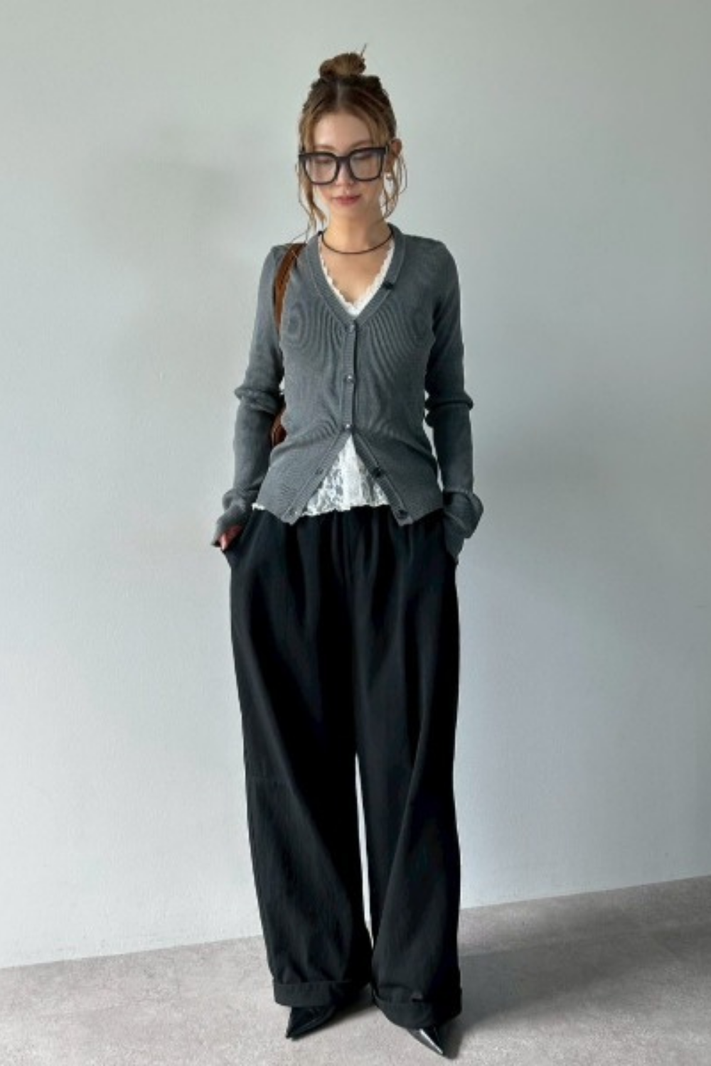 Front-button v-neck rib knit