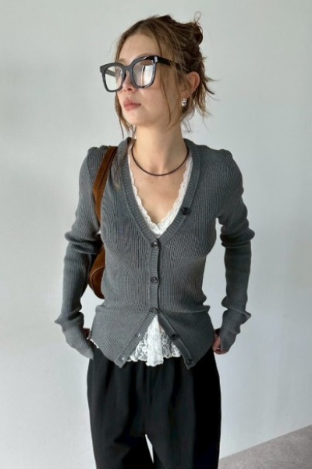 Front-button v-neck rib knit