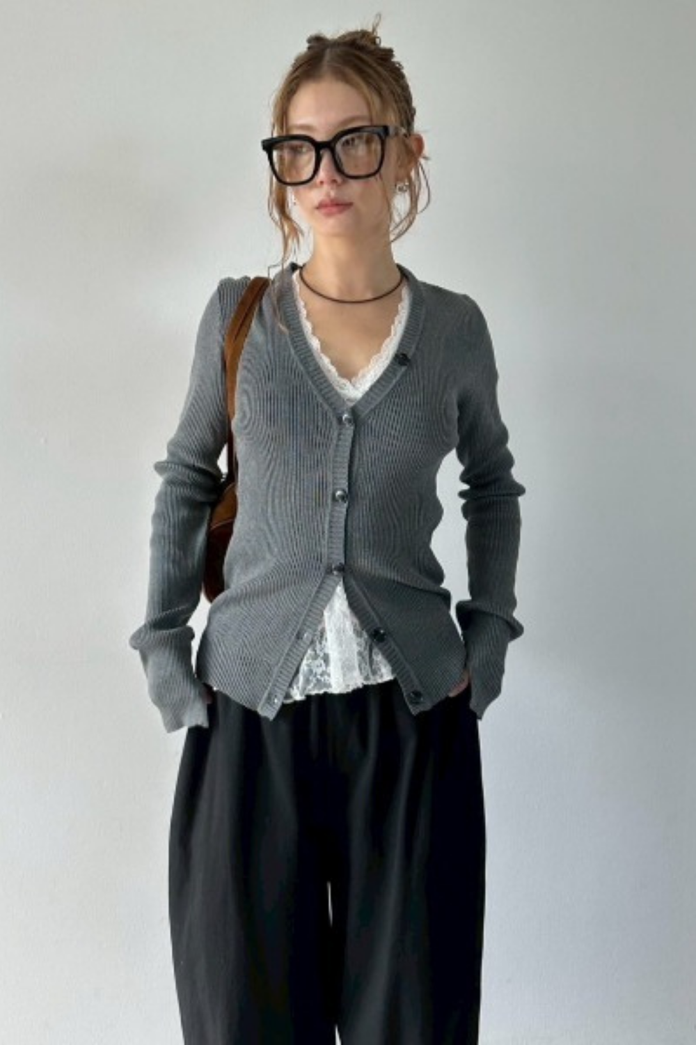 Front-button v-neck rib knit