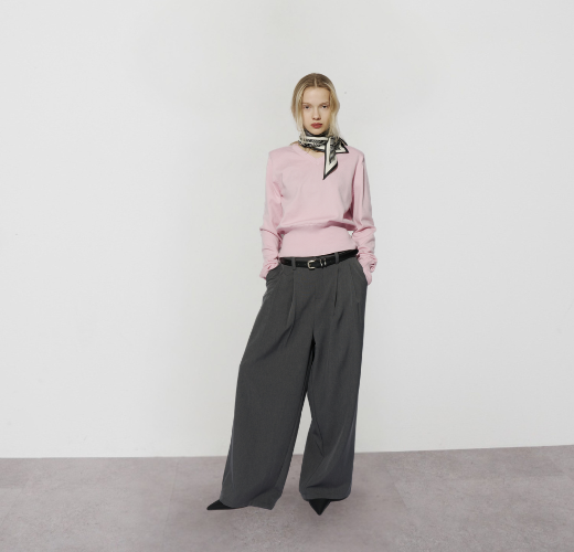 【2.13(金)発売】シャープさと女性らしさを両立したニットトップス。2タックワイドパンツに新色が登場！