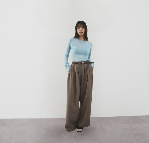 【11.7(金)発売】立体的なフォルムを描く5タックスラックスが登場！