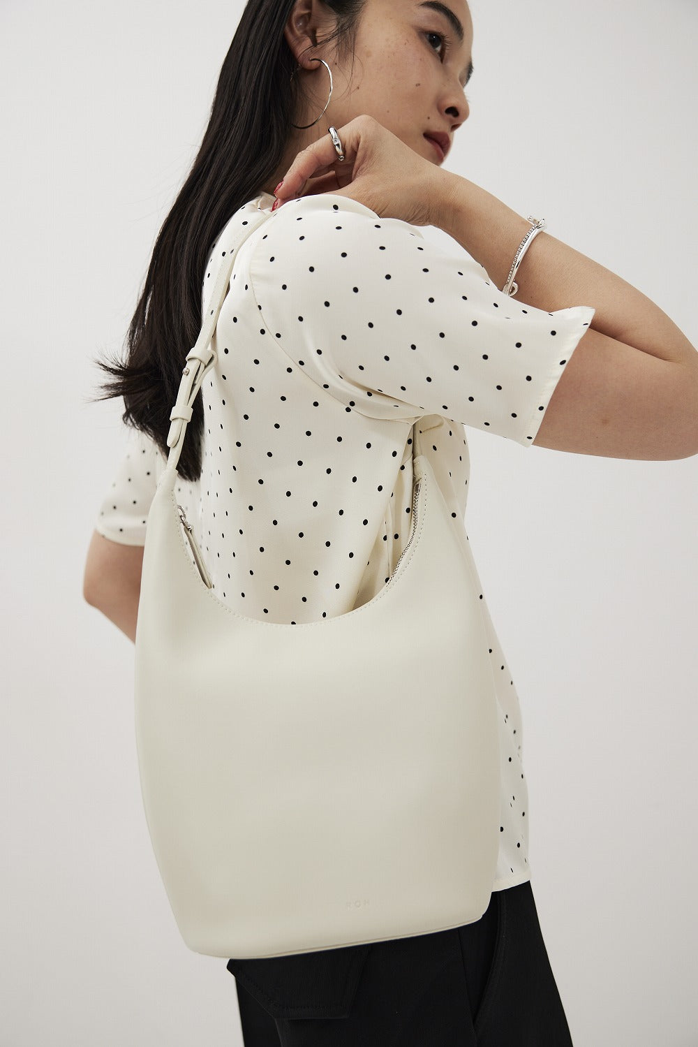 ROH SEOUL - Medium around hobo bag