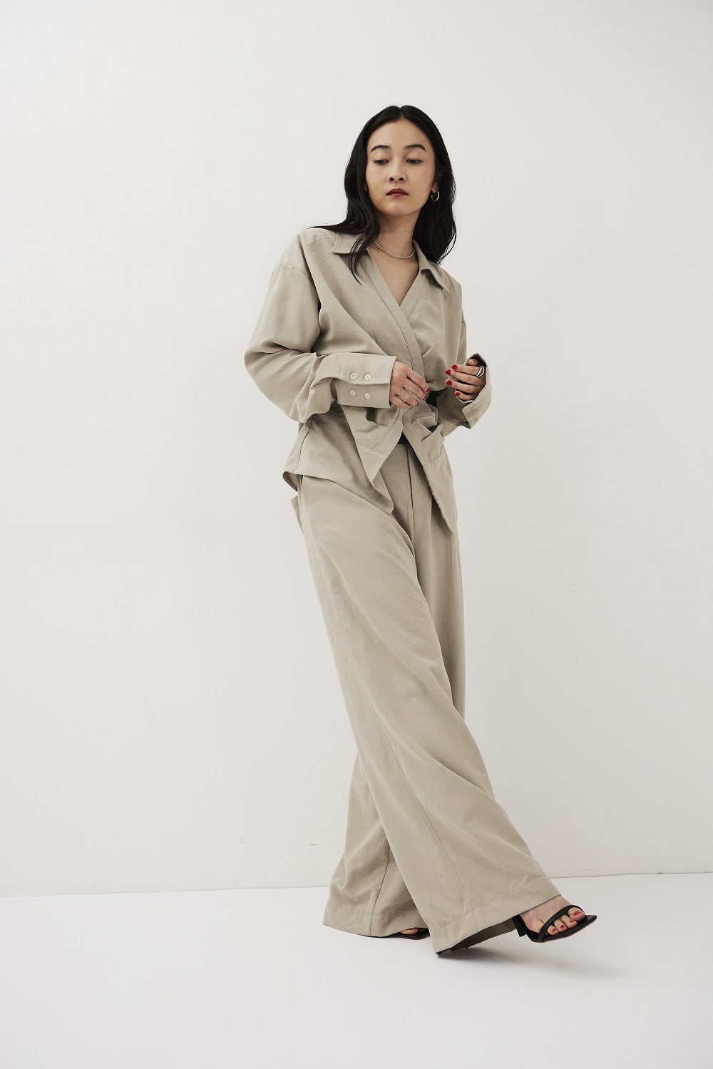 1-Tuck semi-wide pants
