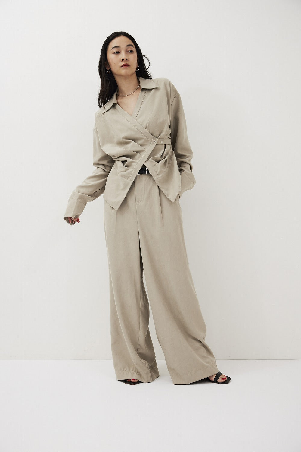 1-Tuck semi-wide pants