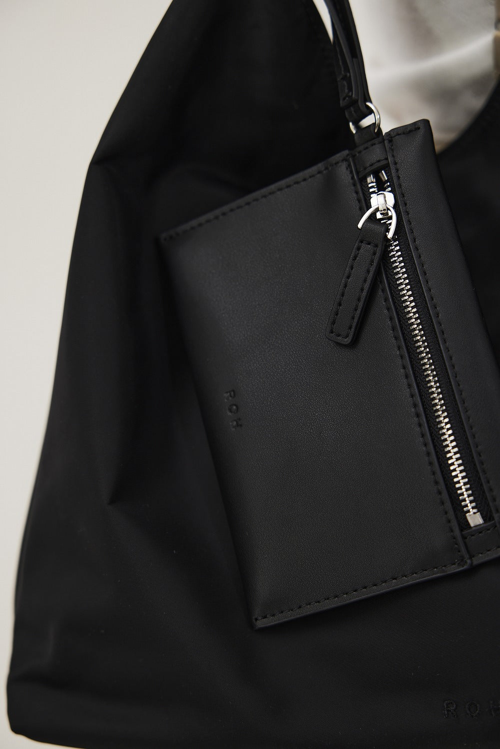 ROH SEOUL - Pulpy hobo bag Nylon