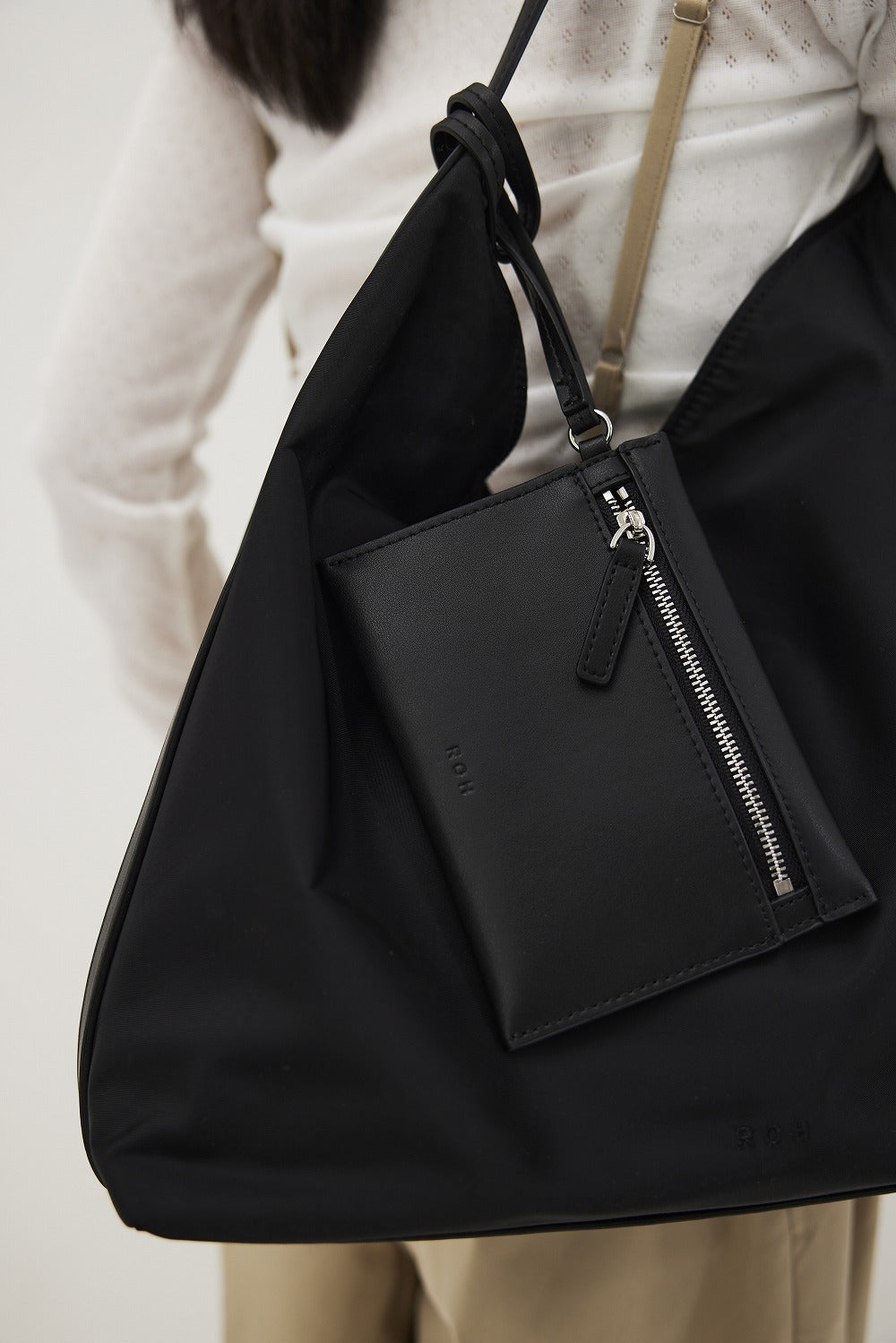 ROH SEOUL - Pulpy hobo bag Nylon