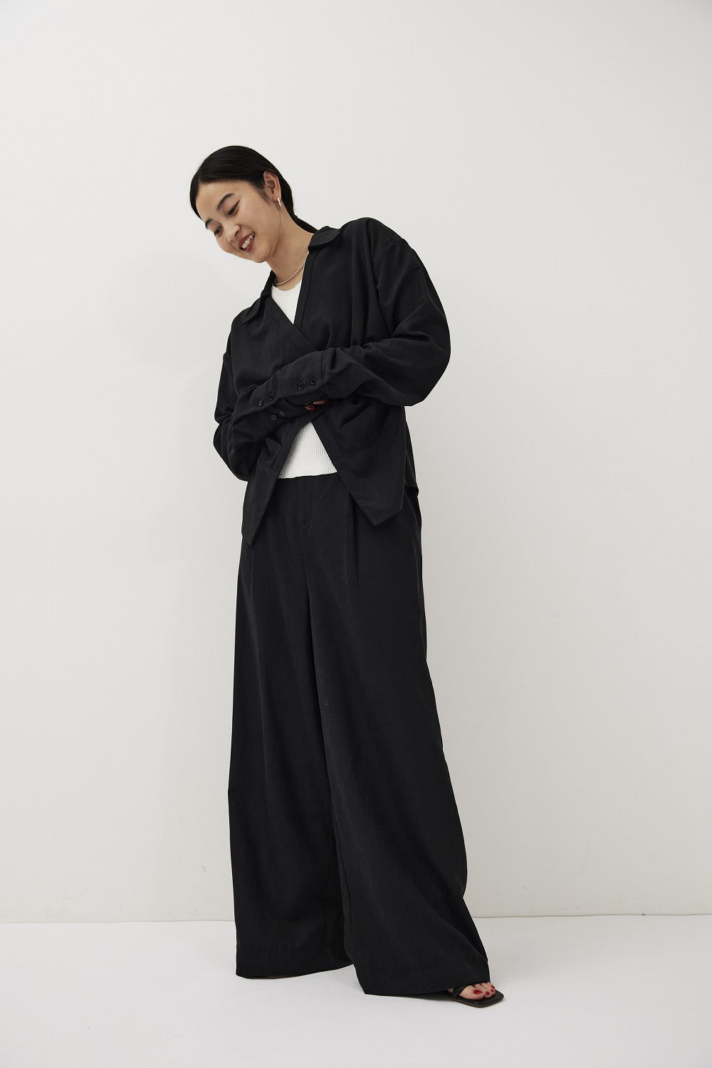 1-Tuck semi-wide pants