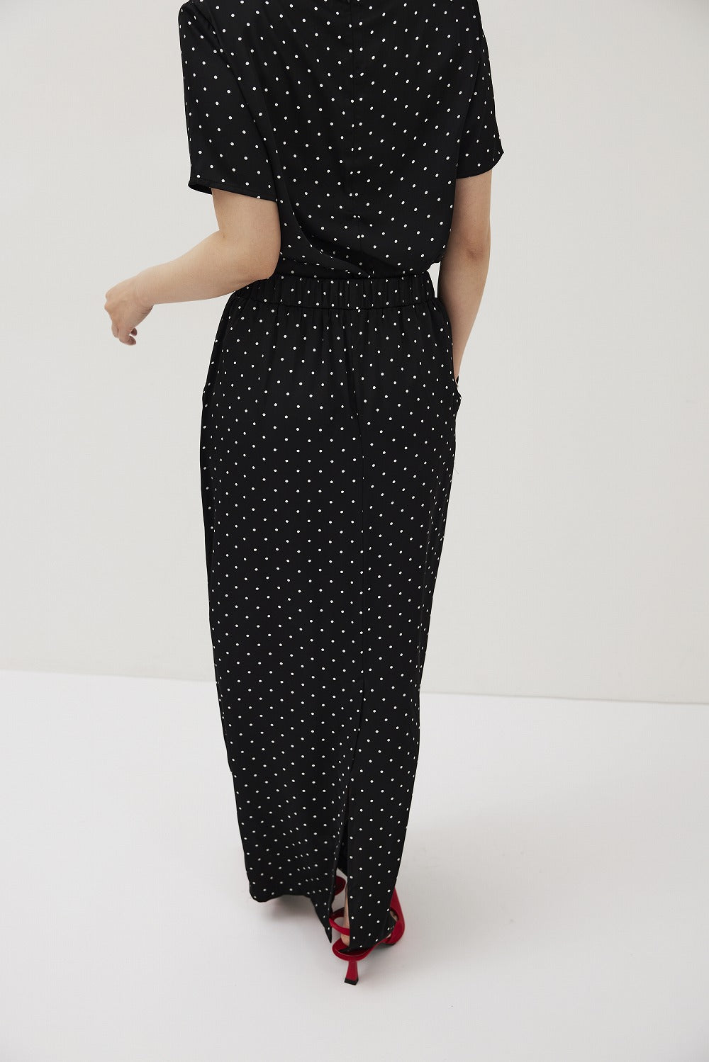Dot satin long skirt