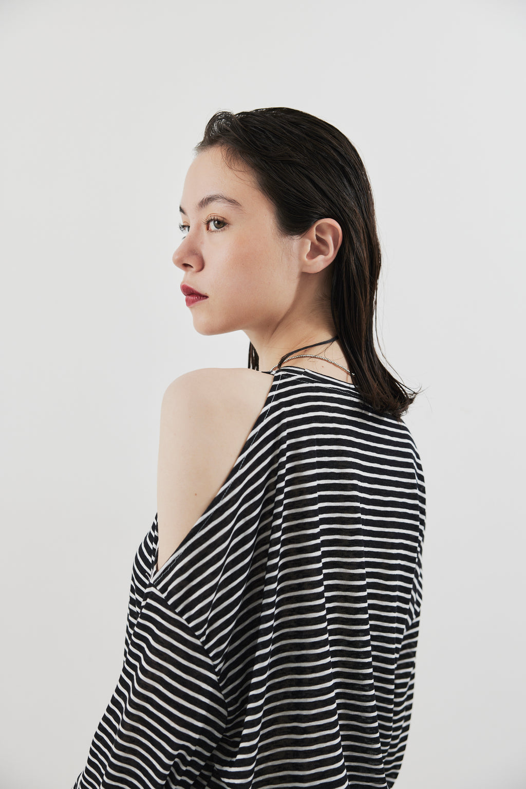 Open shoulder border long TEE