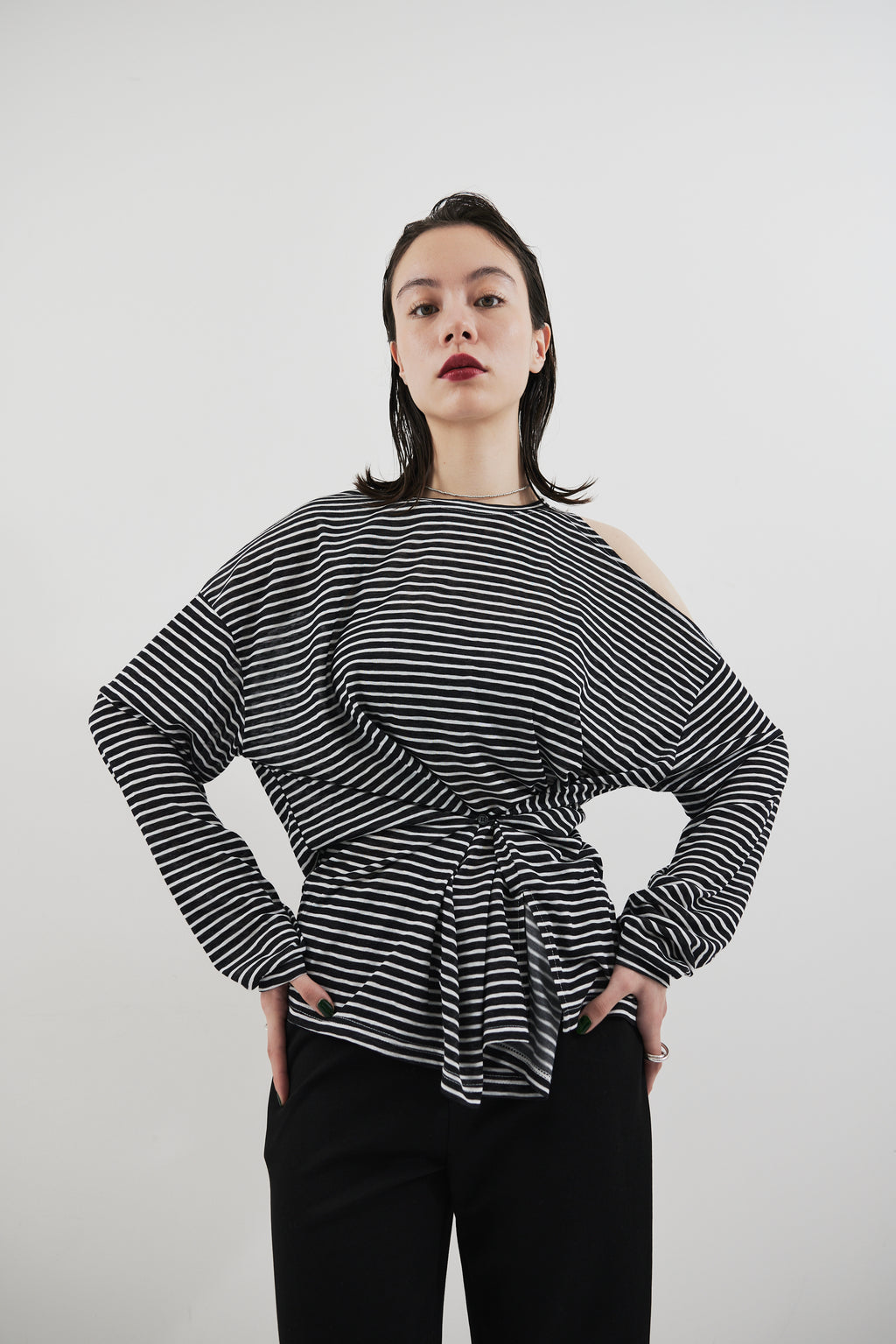Open shoulder border long TEE