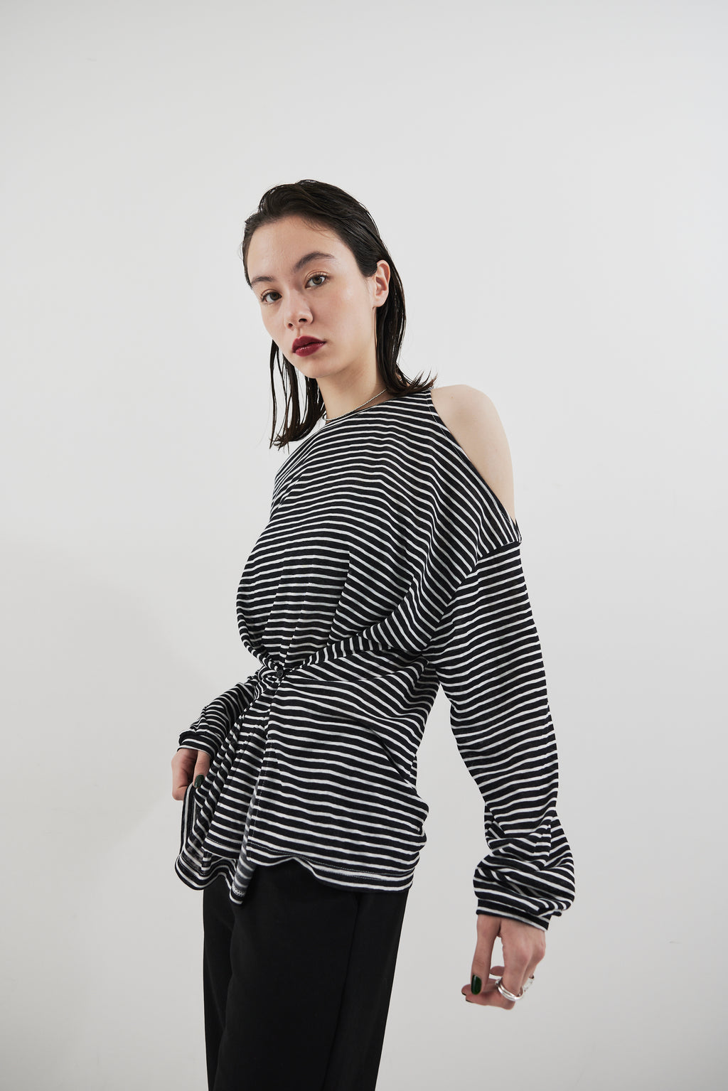 Open shoulder border long TEE