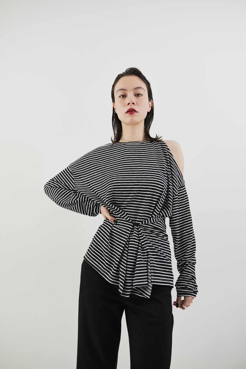 Open shoulder border long TEE