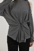 Open shoulder border long TEE