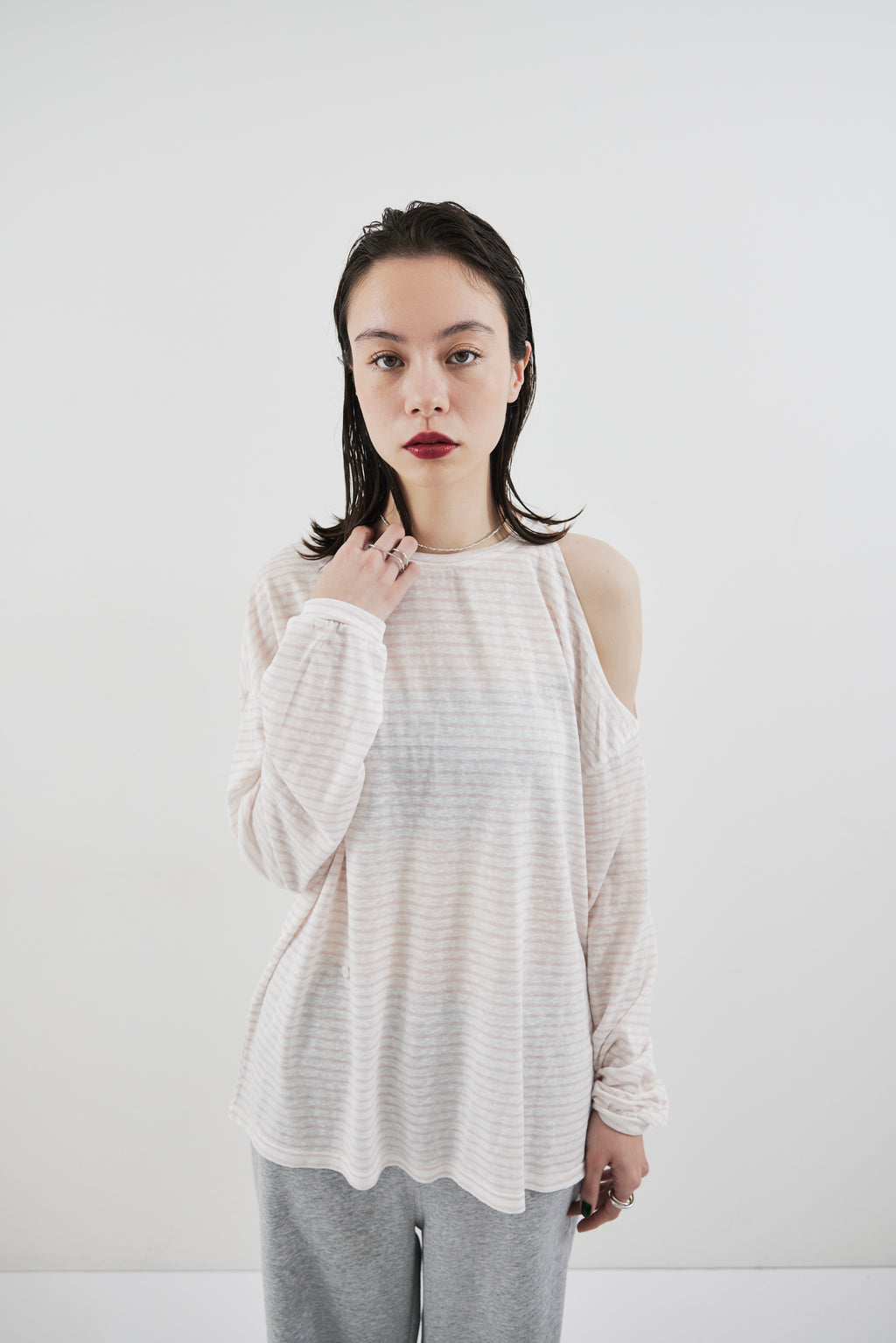 Open shoulder border long TEE