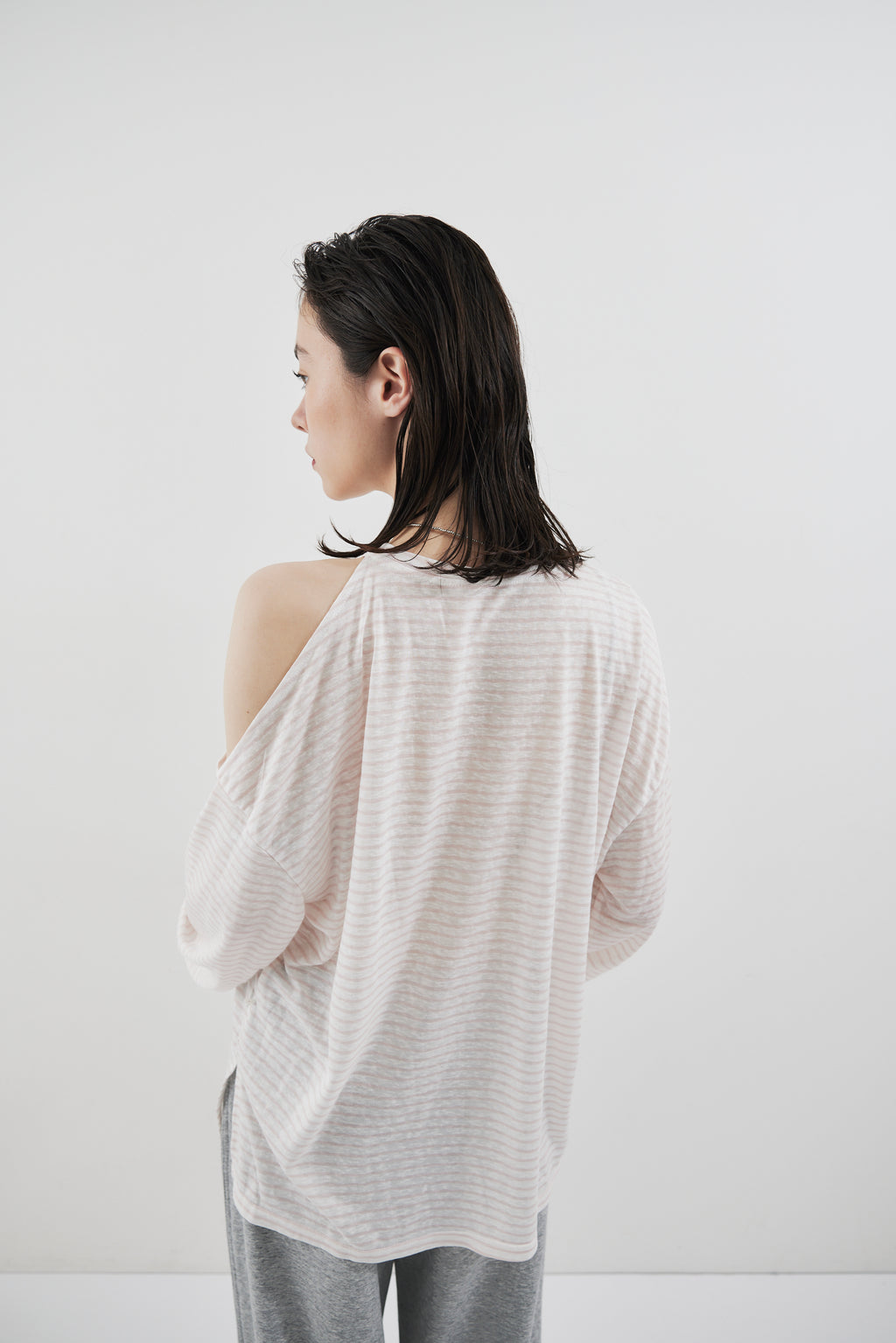 Open shoulder border long TEE
