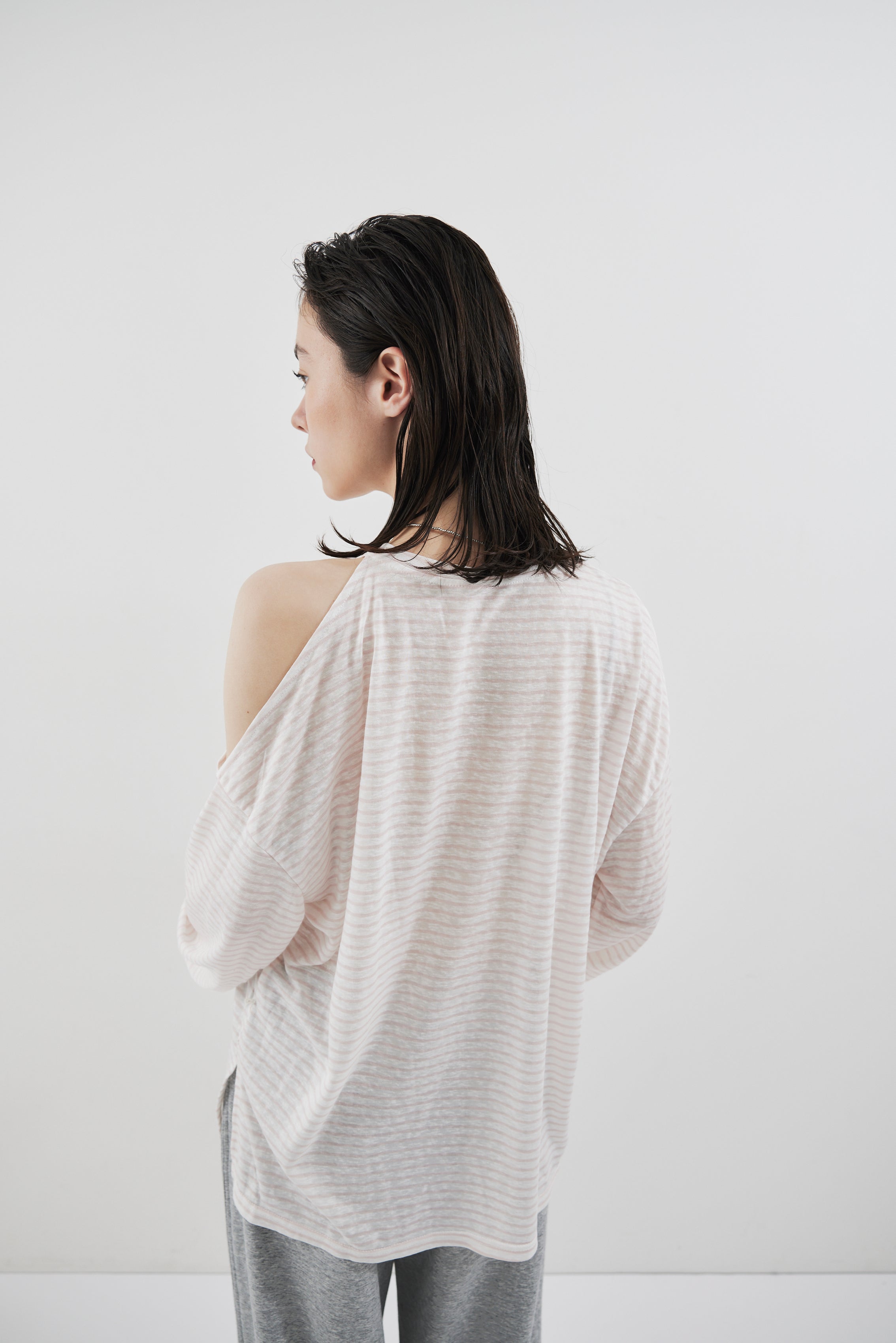 Open shoulder border long TEE