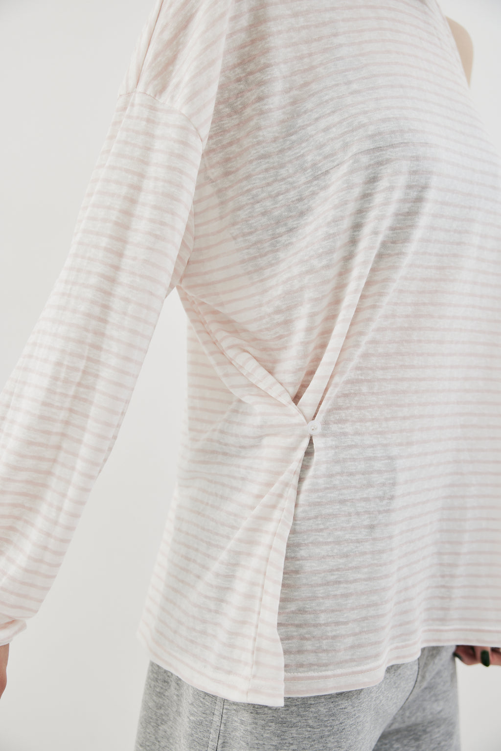 Open shoulder border long TEE