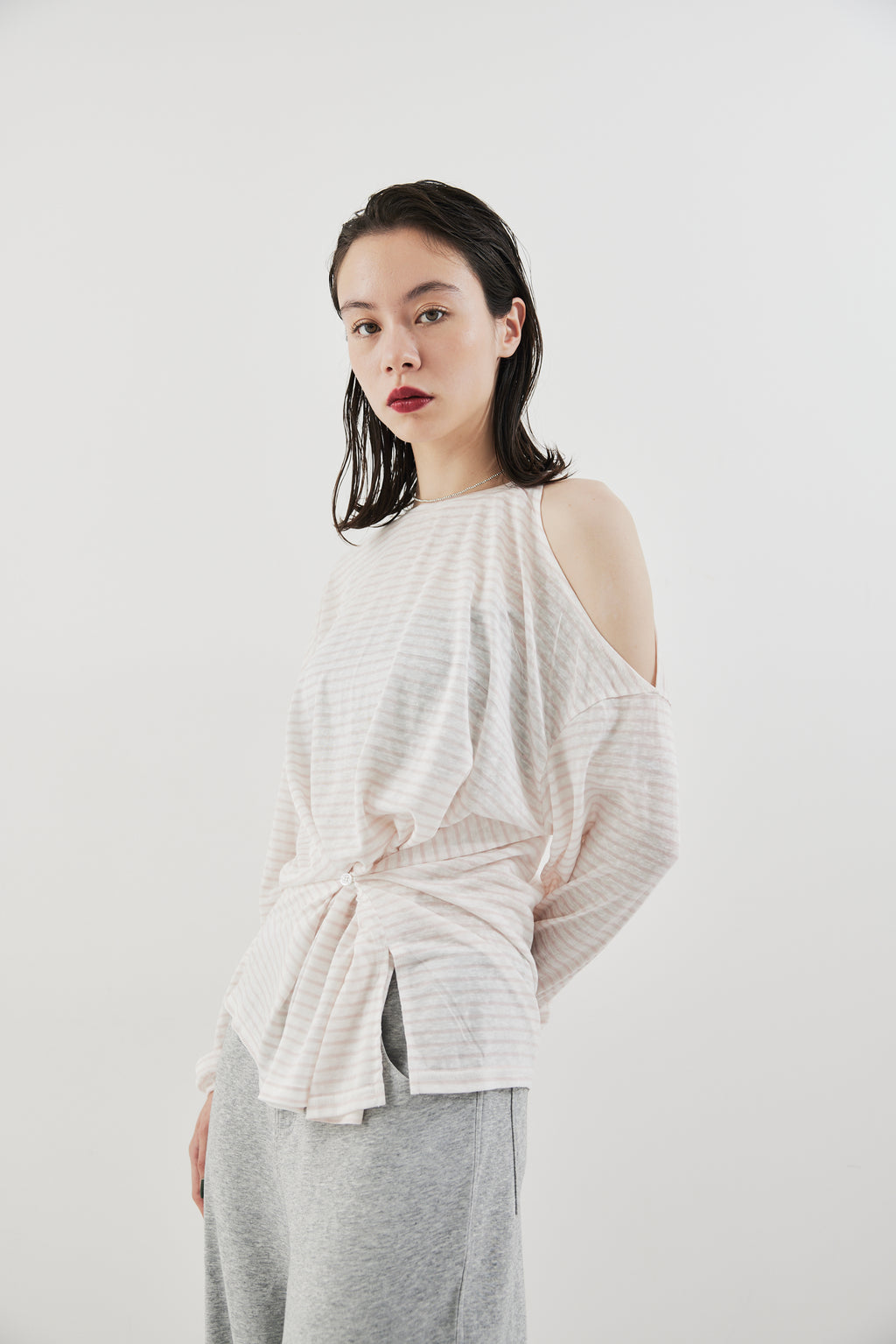 Open shoulder border long TEE