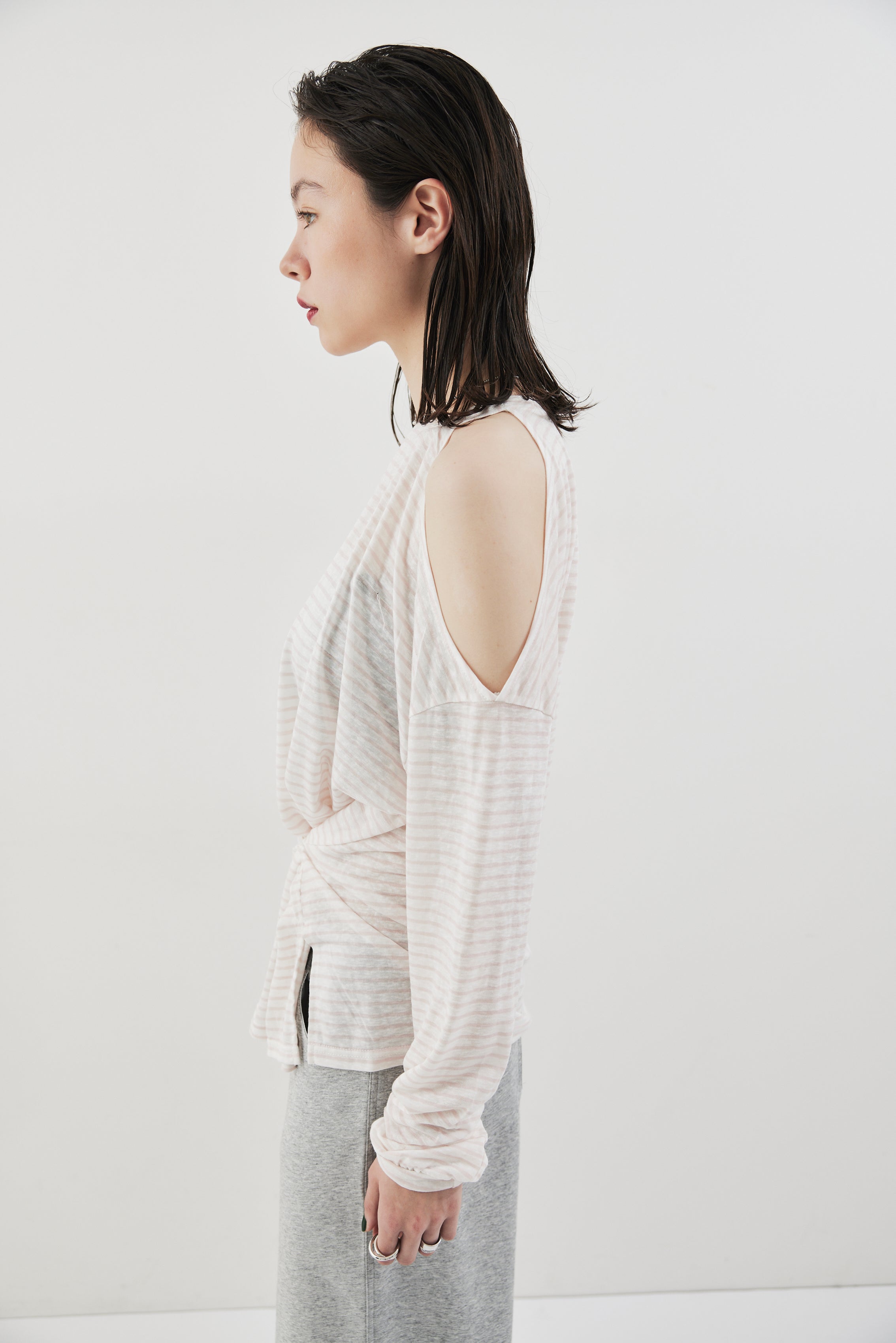 Open shoulder border long TEE