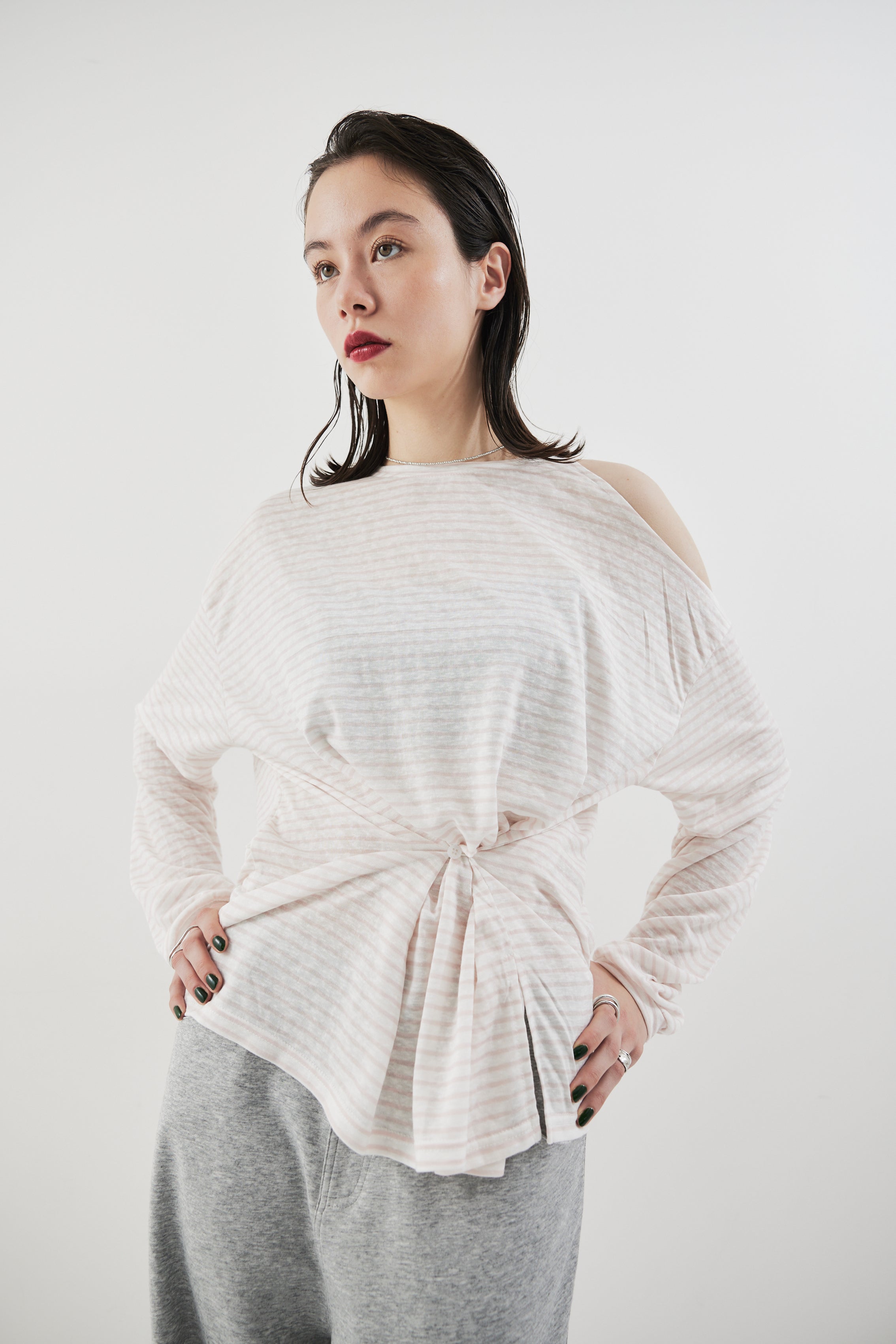 Open shoulder border long TEE