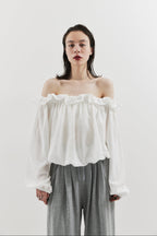 Airy volum off shoulder blouse