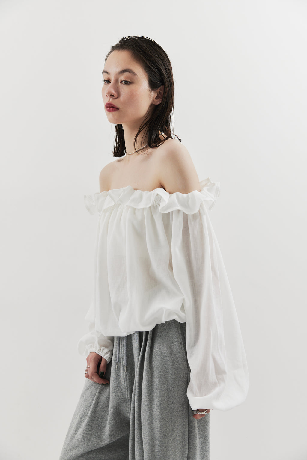 Airy volum off shoulder blouse