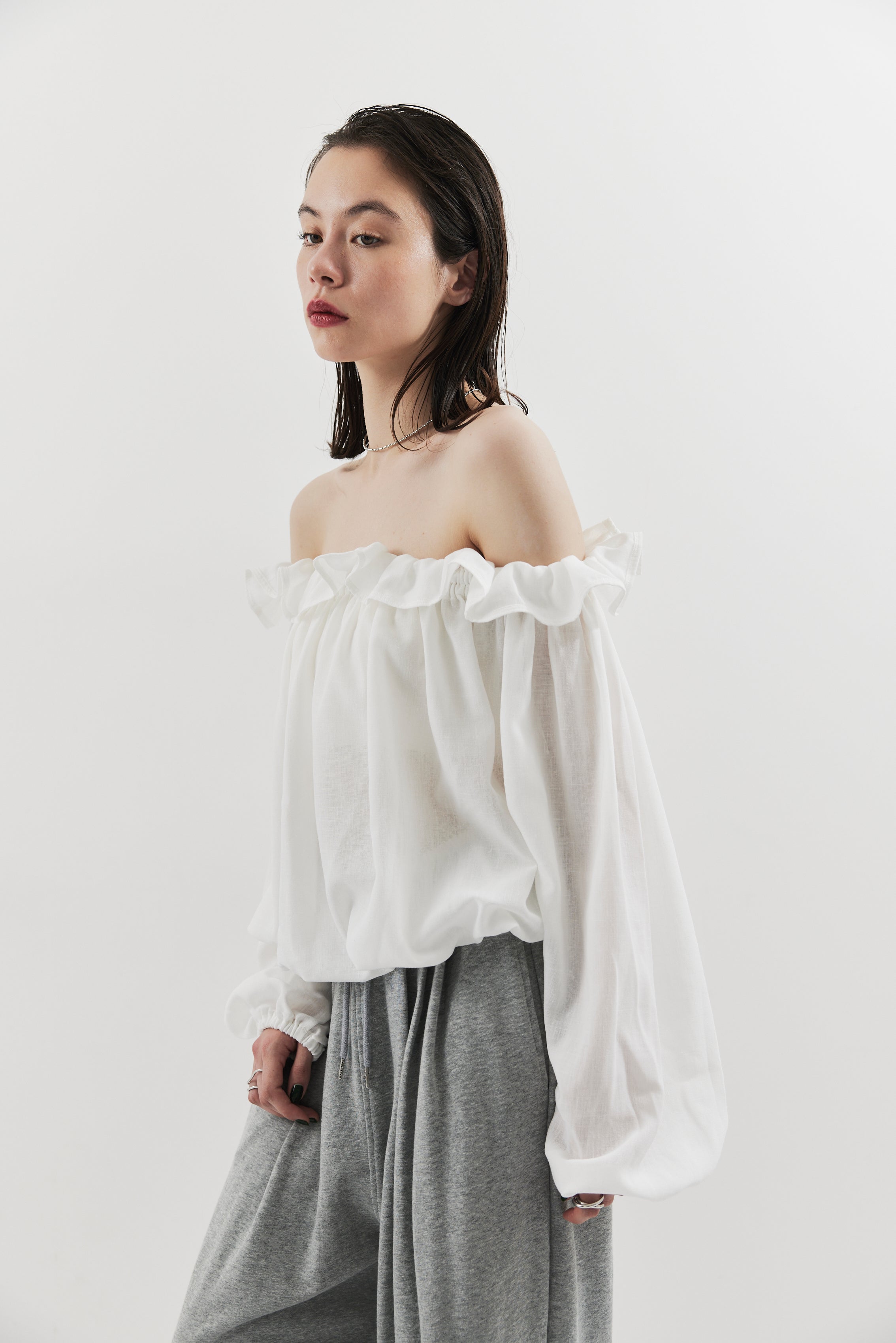 Airy volum off shoulder blouse