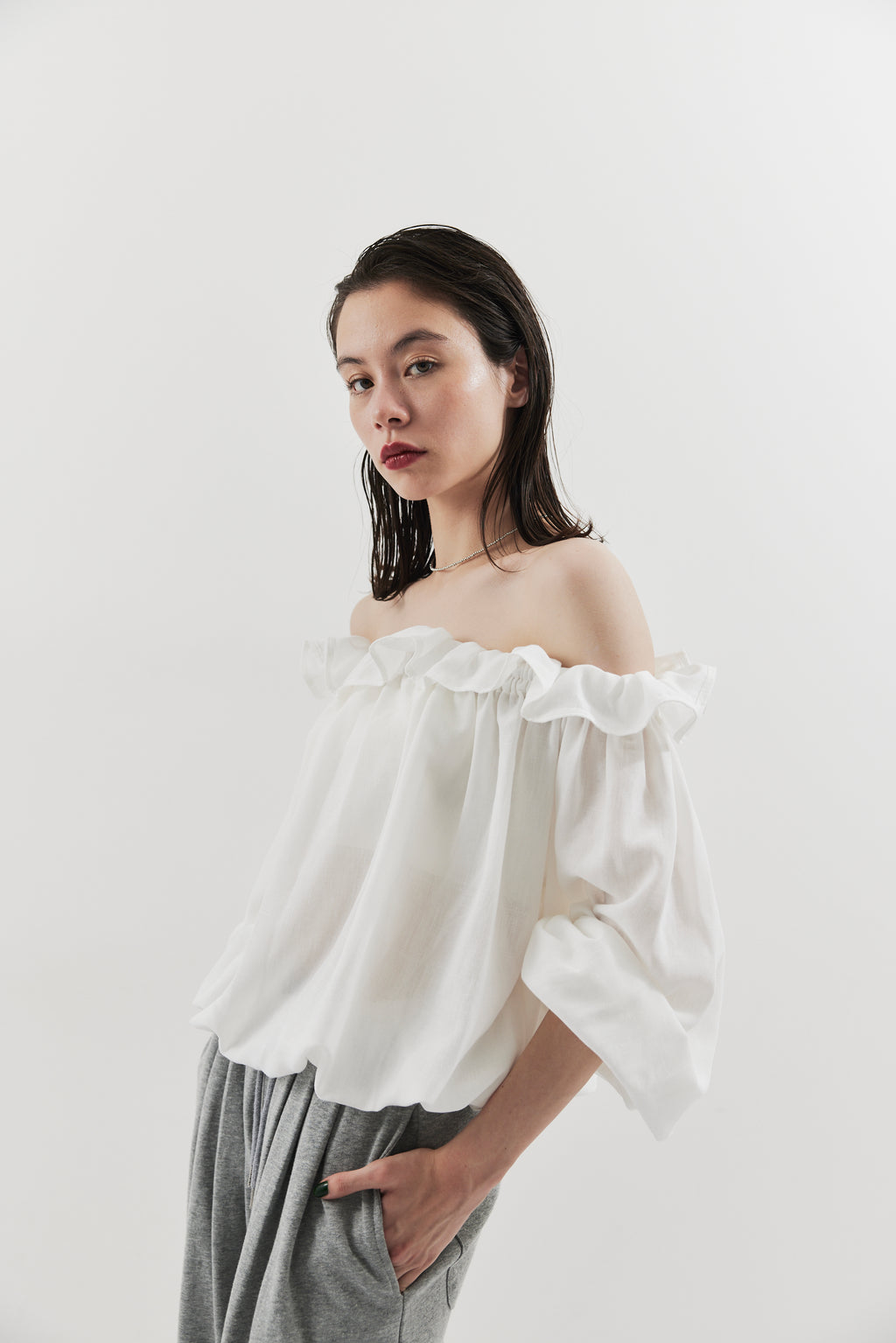 Airy volum off shoulder blouse